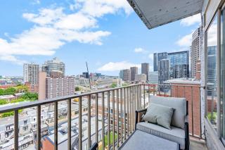 Penthouse Suite Montreal 1BR King Bed With Parking - 9