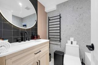 Penthouse Suite Montreal 1BR King Bed With Parking - 3