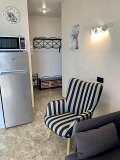 Cozy Sunset Apartment Uzhhorod - 9