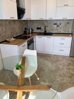 Cozy Sunset Apartment Uzhhorod - 1