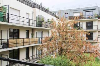 Apartment with balcony and parking near the metro - 0