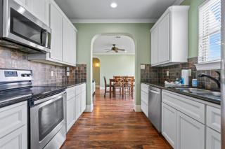Spacious Beach Retreat Sleeps 25 Perfect for Families Groups - 1