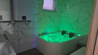 Silver Lux Apartman - Free SPA - 9