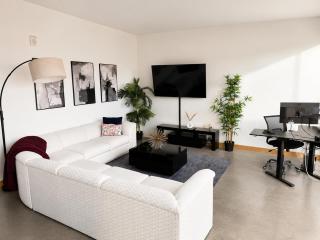 Modern Downtown Detroit Loft with Skyline views - 9