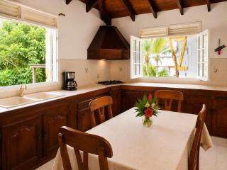 Domaine Palm Garden, Villa 3 càc avec terrasse, barbecue et vaste jardin tropical, proche de Deshaies - 7