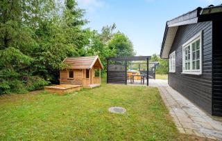 Charming and family-friendly cottage - 4