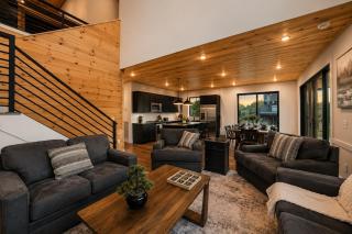 Ultimate Luxury 5 BR Cabin with indoor Pool Hot Tub - 4