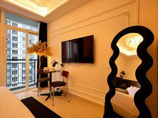 Trellis Luxury Jiacuzzi Unit - 4