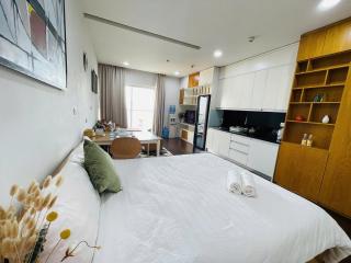 Bright & Cozy Studio with Balcony Kim Ma, Hanoi - 9