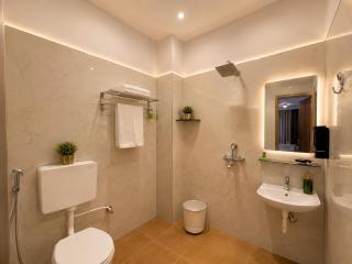 The Hotel Atlantis Suites Sigra Road Near Vishwanath Temple - 7