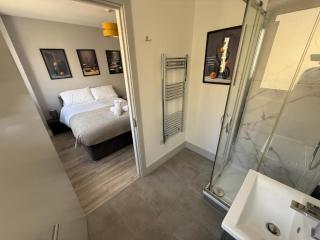 Stylish Penthouse Duplex - sleeps 8 - 3