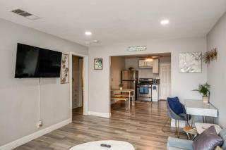 Bakersfield Home w/ Workspace, Near Hospitals - 7