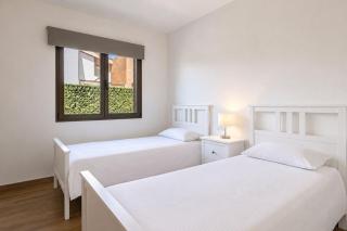 GuestReady - Luxury Villa with Private Pool - 1