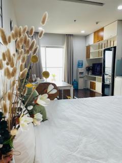 Bright & Cozy Studio with Balcony Kim Ma, Hanoi - 9
