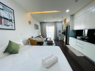 Bright & Cozy Studio with Balcony Kim Ma, Hanoi - 2
