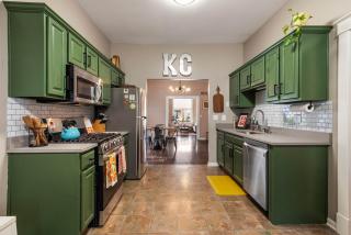 KC Explorer - Walkable 39th St Bungalow Parking - 9