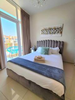 Damac Hills 2 Villa Pool Front + Waterpark Access - 6