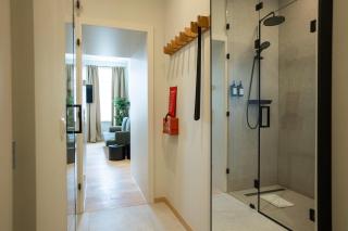 Stylish studio with queen-size bed Self check-in - 2