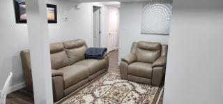 Cneorm Haven - Elegant 2-brm Suite near YEG - 8