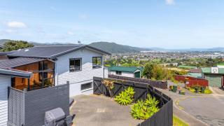 Opulent Haven, Designer Luxury, Expansive Space - 6