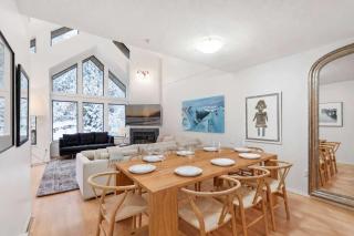 Luxury 6-Bedroom - Whistler Village - 1