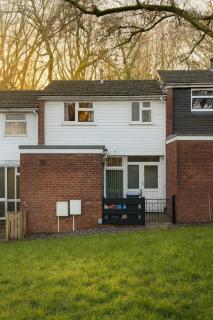 Comfortable Two-Bedroom Home in St Dials Cwmbran - 0