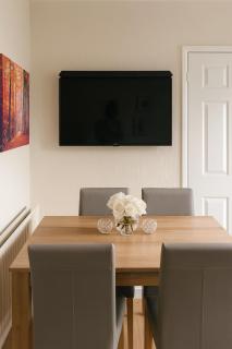 Comfortable Two-Bedroom Home in St Dials Cwmbran - 7