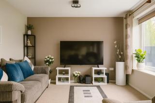 Comfortable Two-Bedroom Home in St Dials Cwmbran - 6