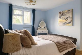 Comfortable Two-Bedroom Home in St Dials Cwmbran - 4