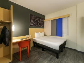 Ibis Queretaro - 1
