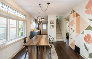 Modern West Plaza Home Walkable to Plaza 1127 - 4