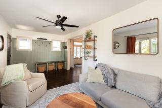 Modern West Plaza Home Walkable to Plaza 1127 - 2