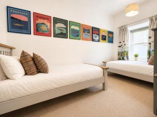 Stylish~Tasteful~2Bed~2Bath~Central~Townhouse - 6