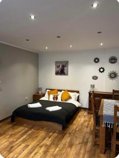 Adorable one bedroom home with parking - 5