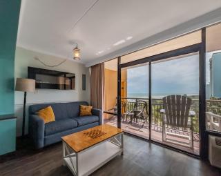 Oversized Ocean View Queen Suite with Beautiful Fireplace and Accents - Sleeps 4 Guests! - 9
