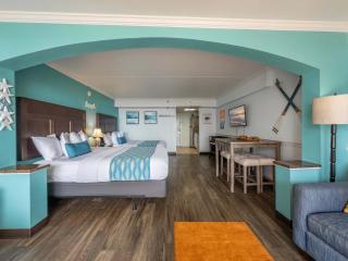 Oversized Ocean View Queen Suite with Beautiful Fireplace and Accents - Sleeps 4 Guests! - 5