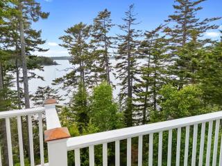 Comfortable bayfront home with beautiful views, large deck & on-site tennis - 3