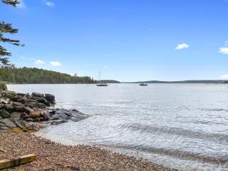 Comfortable bayfront home with beautiful views, large deck & on-site tennis - 2