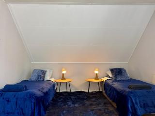 Workers Villa With 4 Bedrooms 8 Beds And 2 Bath Near Volvo - 4