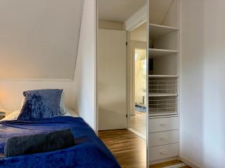 Workers Villa With 4 Bedrooms 8 Beds And 2 Bath Near Volvo - 3