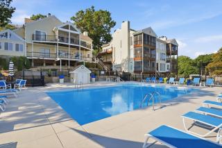 Dream Condo with Perfect Location for All The Fun! - 7
