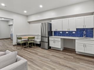 Seaport Suites - 9