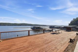 Dream Condo with Perfect Location for All The Fun! - 4