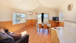 Longreach Starlight Cabins - Boutique Outback Accommodation - 8