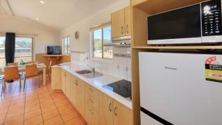 Longreach Starlight Cabins - Boutique Outback Accommodation - 4