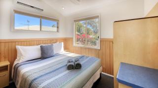 Longreach Starlight Cabins - Boutique Outback Accommodation - 2
