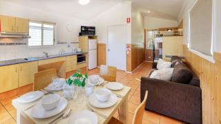 Longreach Starlight Cabins - Boutique Outback Accommodation - 1