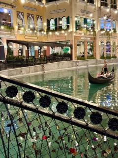 Venice Luxe King Bed Retreat, Netflix, Kitchen, Pool Access, 3 guests only - Manila - 3