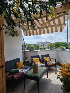 Luxurious, floral penthouse terrace and sauna - 5