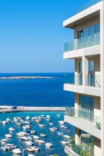 Gorgeous Apartment With Side Sea View - 9